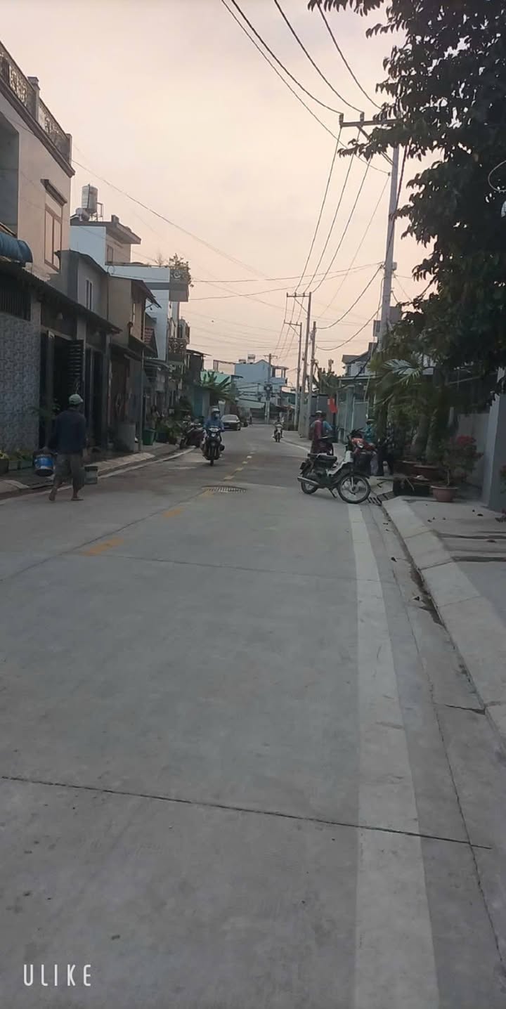 Nhà cấp 4 Hóc Môn 200m² 5.7 tỷ - Ô tô vào tận nhà, Sổ hồng sẵn