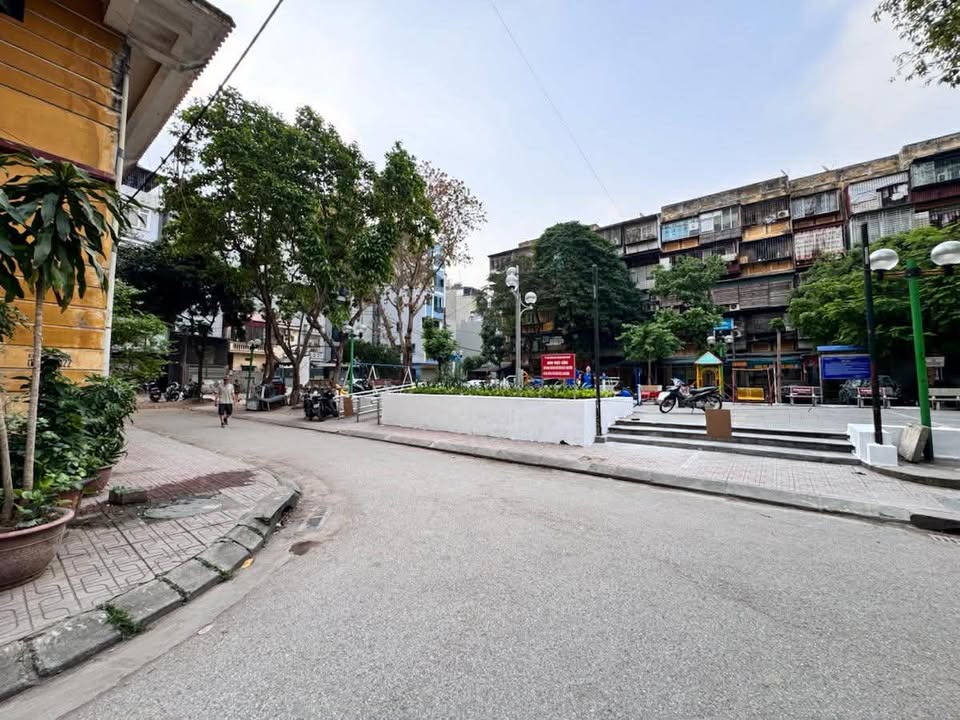 Bán nhà phố Vĩnh Phúc Ba Đình 108m² - Lô góc kinh doanh sầm uất!