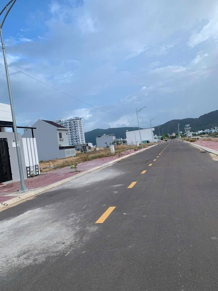 Đất nền Khu Nhơn Phú Quy Nhơn 100m² - Sổ hồng chính chủ, đường to ô tô!