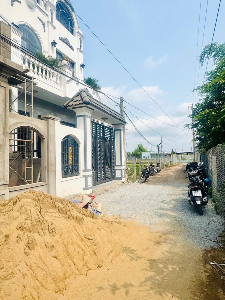 Bán nhà Cần Giuộc 93m² giá 2.45 tỷ - Sẵn sàng ở ngay!