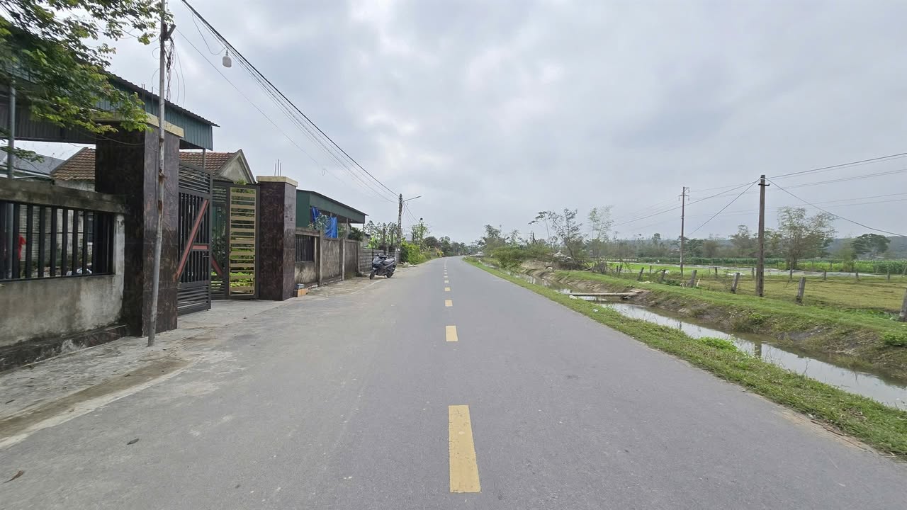 Đất Lô Góc Mặt Đường Liên Xã Việt Xuyên, Hà Tĩnh - 221.2m² Giá Tốt