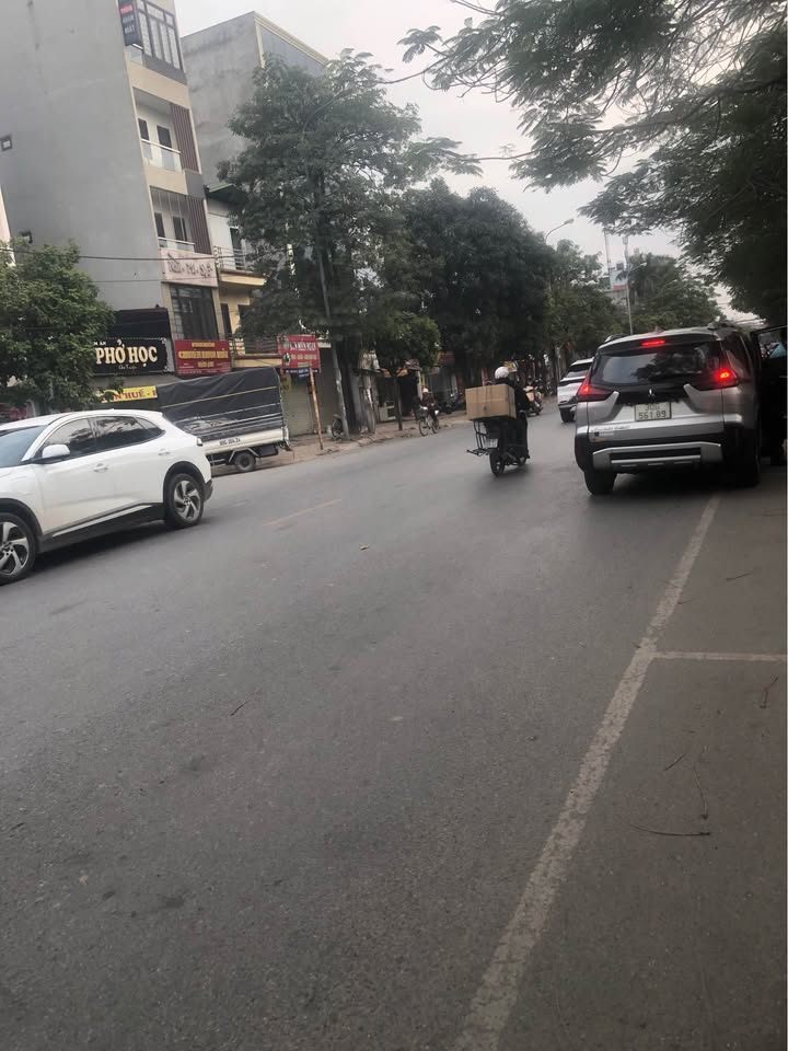 Nhà Mặt Phố Cổ Bi, Gia Lâm 60m² - Mặt tiền kinh doanh, bán gấp!