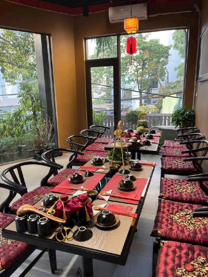 Bán nhà mặt phố Cầu Giấy 90m² - Mặt tiền 16m - Vị trí đắc địa kinh doanh đỉnh!