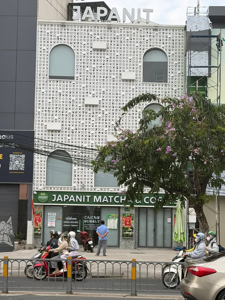 Bán nhà mặt tiền Cách Mạng Tháng 8 Quận 1 120m² - Vị trí đắc địa