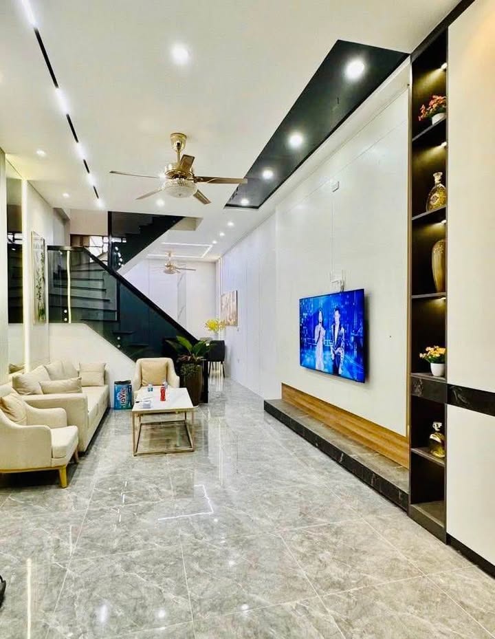 Nhà Mặt Ngõ Kinh Doanh Phạm Văn Đồng 36m² - Sổ Đỏ Chính Chủ 8.x Tỷ