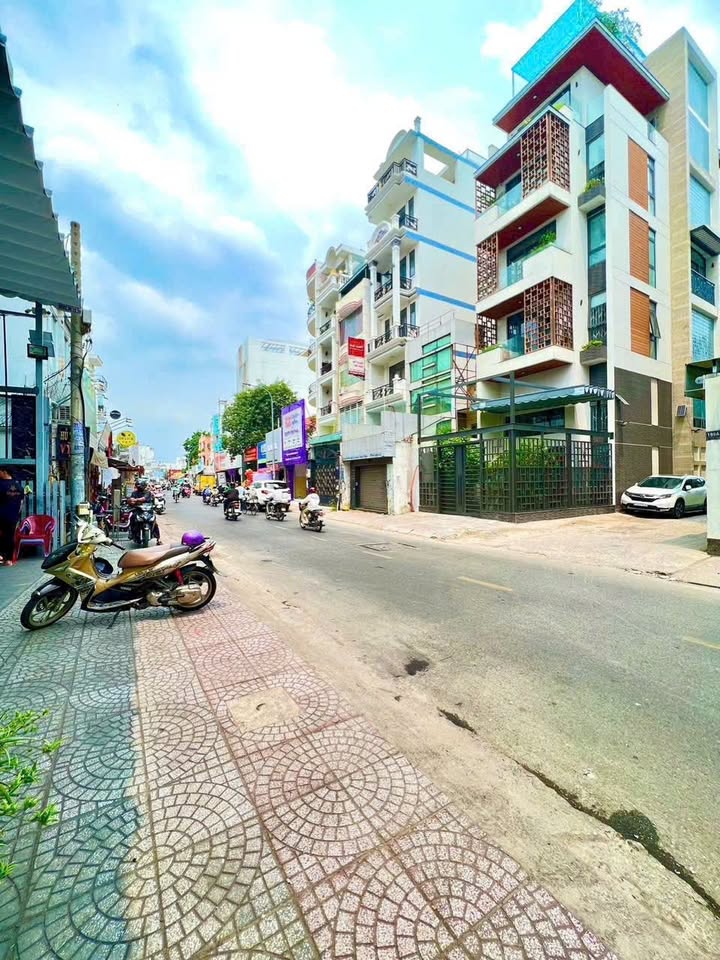 Nhà phố Nguyễn Văn Đậu 90m² giá 15.6 tỷ - Mặt tiền kinh doanh đắc địa!