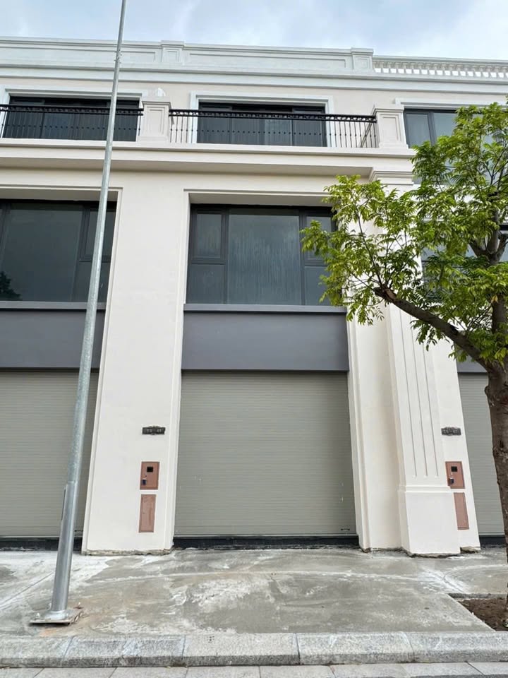 Shophouse Vinhomes Vũ Yên 90m² hướng Đông Nam - Giá 7.9 Tỷ