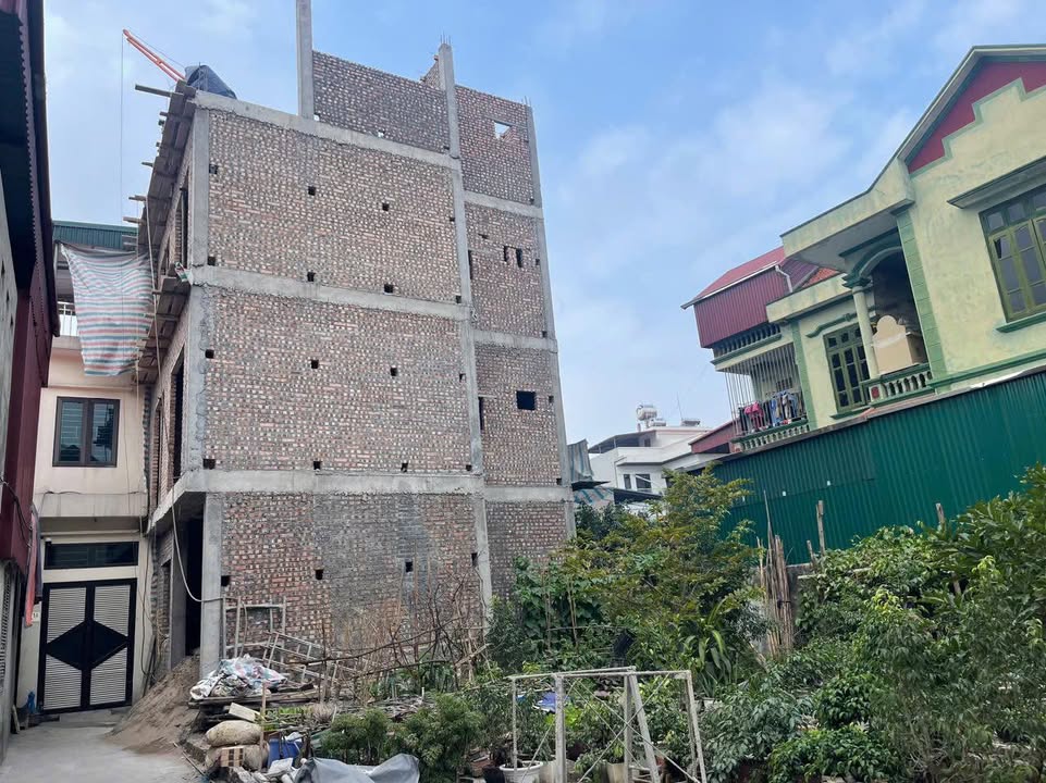 Nhà 4 tầng mới xây, 40m², Thị trấn Phùng, giá hơn 5 tỷ