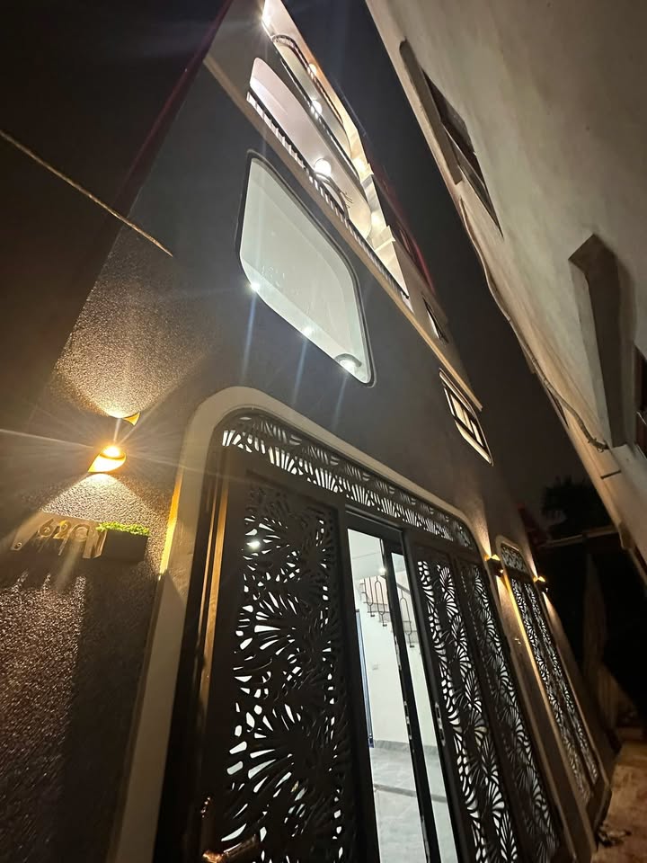 Nhà riêng Giang Biên 30m² - Giá tốt hiếm có, sẵn sàng vào ở!