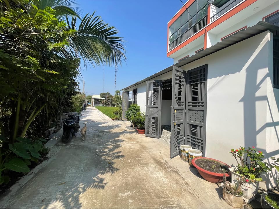 Bán nhà Đức Hòa Đông 150m² giá 2.35 tỷ - Sẵn sàng ở ngay!