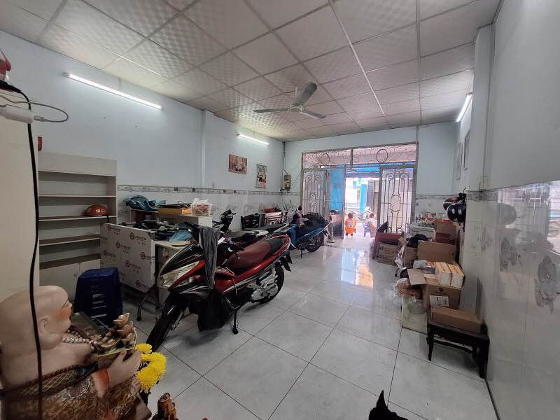 Nhà 112m² Lạc Long Quân, Tân Bình - Giá 16 Tỷ, Kinh Doanh Tốt, Gần Ga Metro