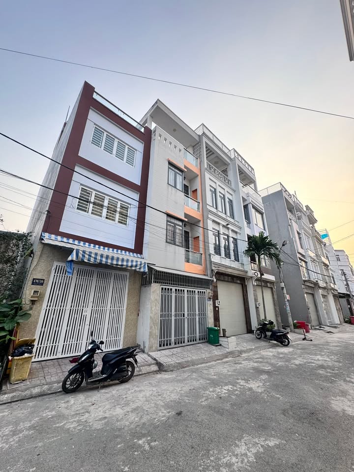 Thuê nhà Phú Hữu 52m² giá 12 triệu - Đường 8m ô tô vào tận nhà!