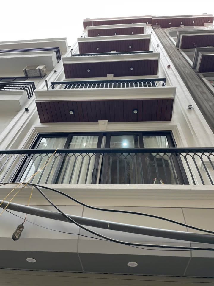 Bán nhà Gia Thụy Long Biên 60m² - 8 tầng thang máy, ô tô vào tận nhà!