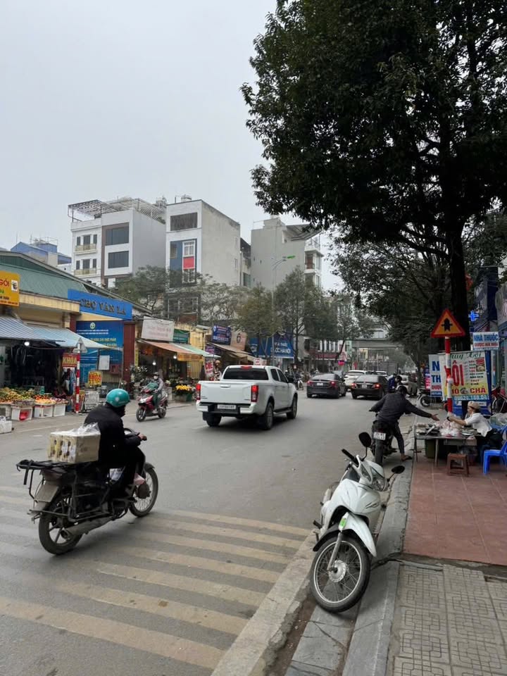 Bán nhà mặt phố Văn La 73m² giá 2x tỷ - Mặt tiền kinh doanh