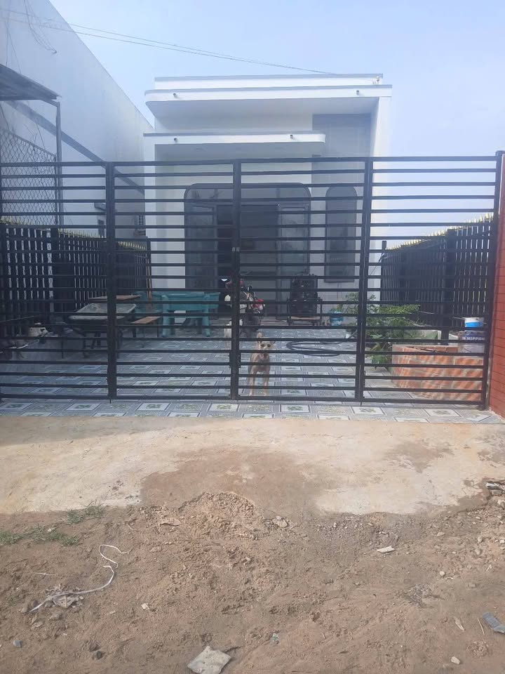 Nhà riêng Hựu Thạnh, Đức Hòa 225m² - Sổ hồng sẵn, 2.15 tỷ!