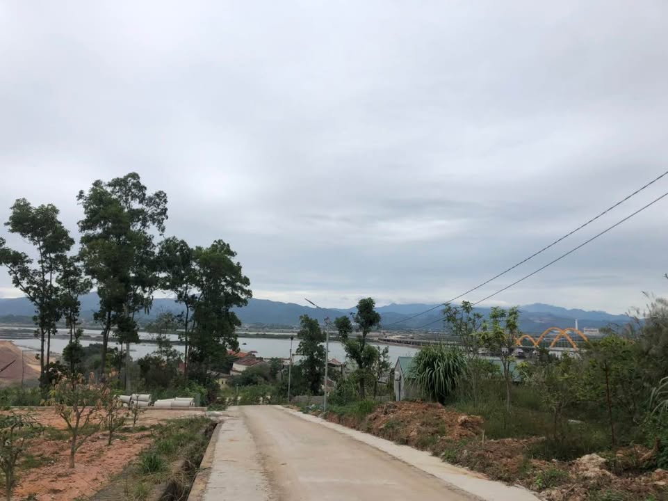 Bán Đất Hà Khẩu Hạ Long 75m² - View Đẹp, Sổ Đỏ, Giá 2.x Tỷ