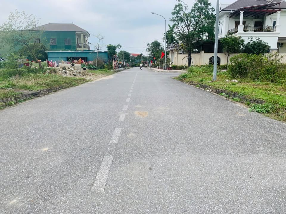 Bán đất 143m² Thạch Đài, Hà Tĩnh - Sổ đỏ sẵn, đối diện bến xe tỉnh