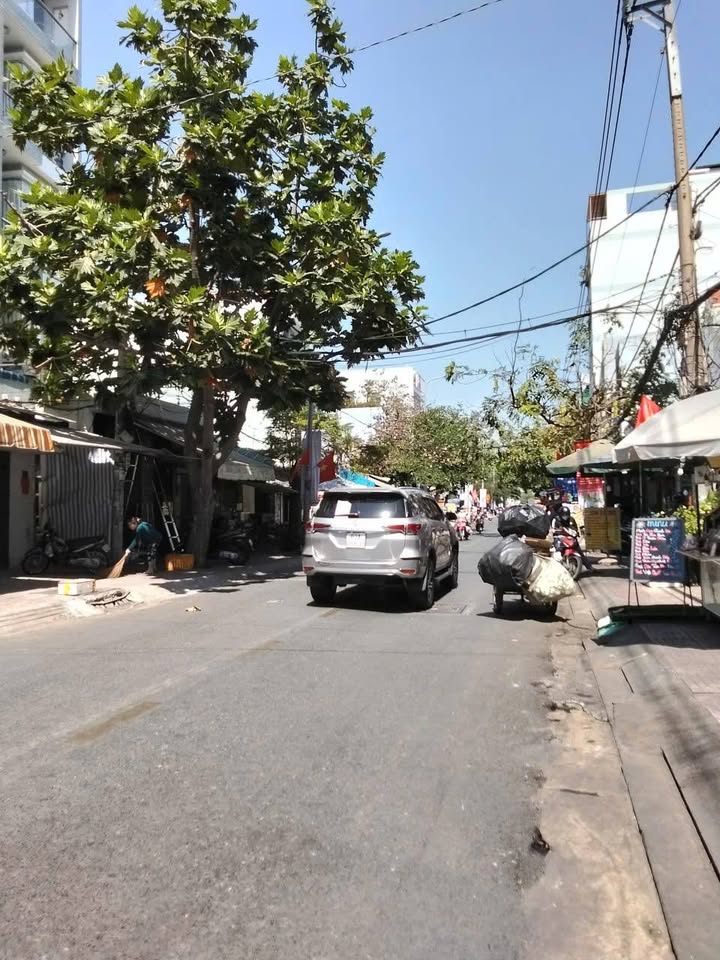 Thuê Nhà Nguyên Căn Quận 8 - 3PN - Hẻm Xe Hơi - 7 Triệu - Ở Ngay!