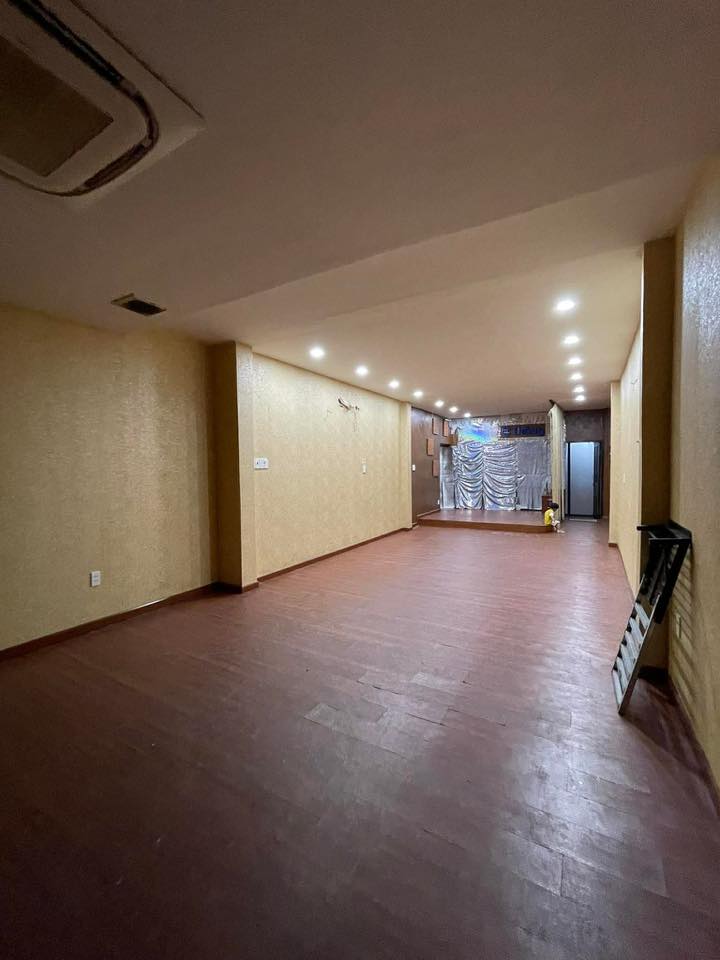 Nhà Nguyên Căn Hẻm Xe Hơi 8m Đường 3/2 Quận 10 - 144m² - Giá 25 Triệu