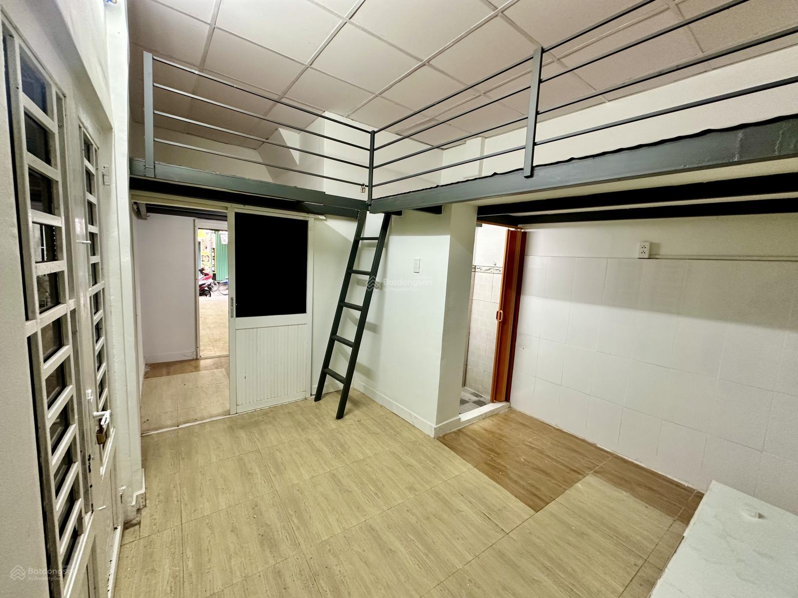 Phòng thuê Đoàn Văn Bơ Q4 30m² giá 4.5 triệu - Vị trí đẹp!