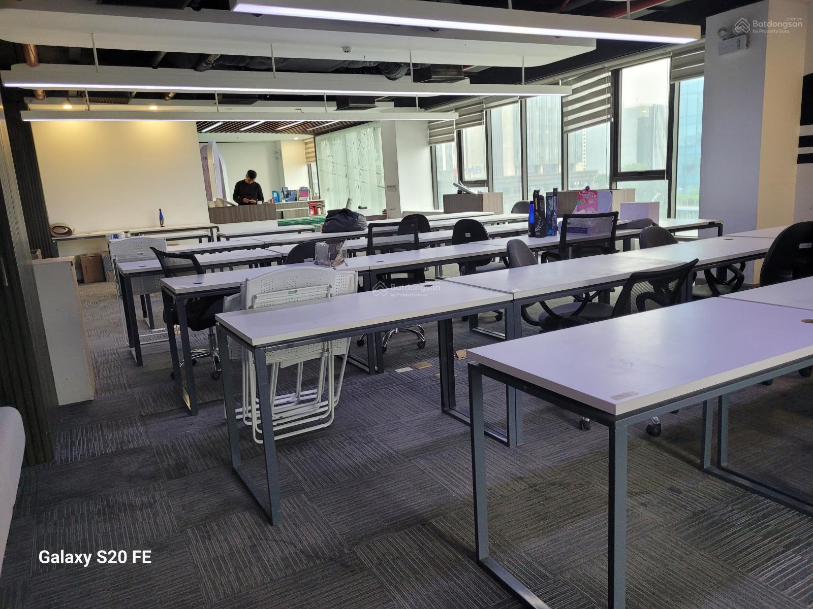 Văn phòng Golden Palm Lê Văn Lương 200m² - Sẵn sàng làm việc!