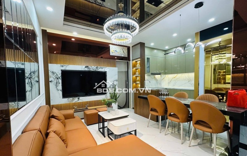 Nhà riêng Trương Định 46m² giá 11.8 tỷ - Vị trí đẹp, thang máy hiện đại!