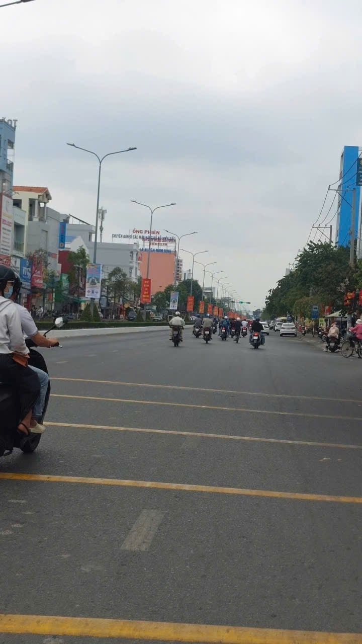 Cho thuê nhà mặt tiền Nguyễn Văn Cừ, Cần Thơ - 200m², 35 triệu/tháng