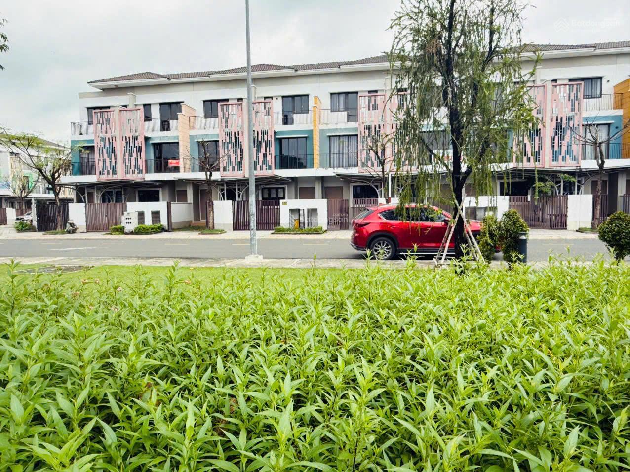 Biệt thự Sun Casa Central, Tân Uyên 100m² giá 16 triệu - Sẵn sàng ở ngay!