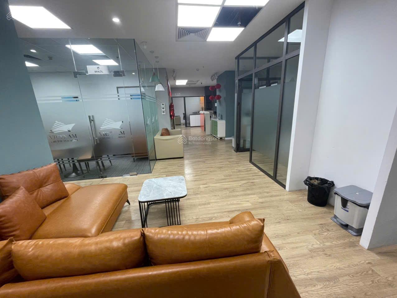 Văn phòng Golden West Lê Văn Thiêm 500m² - Sẵn Nội Thất, Giá Tốt