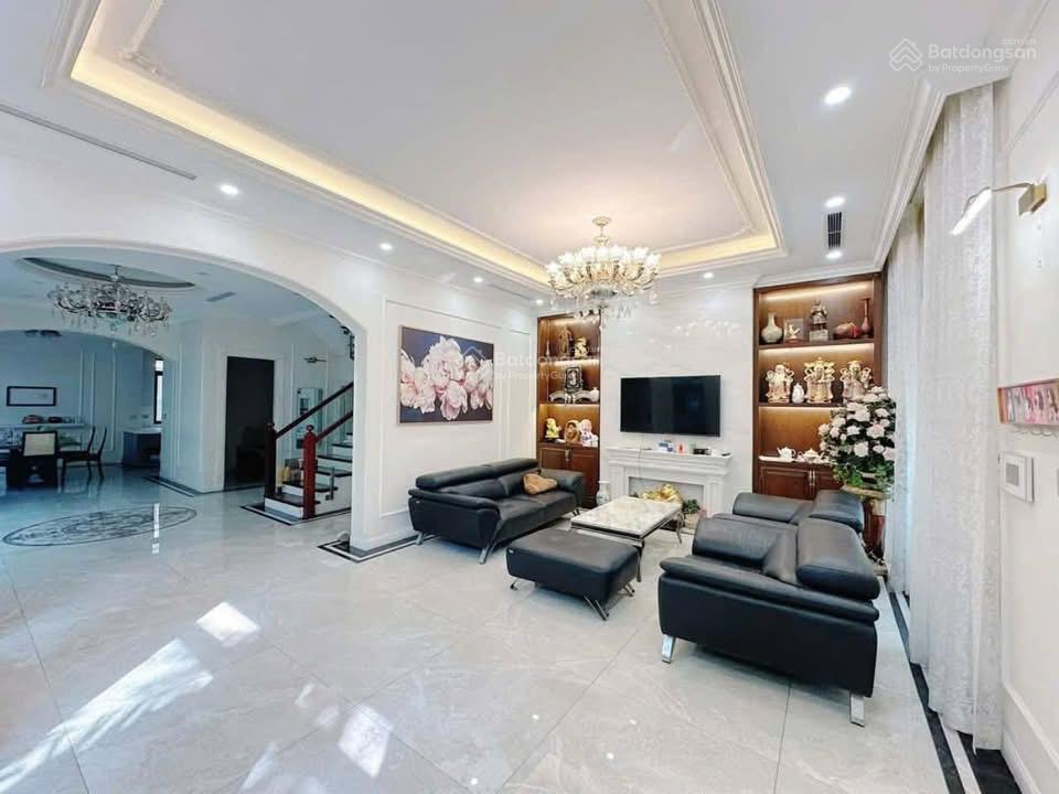 Biệt thự Song Lập Vinhomes Riverside 215m² - Sẵn sàng ở ngay!