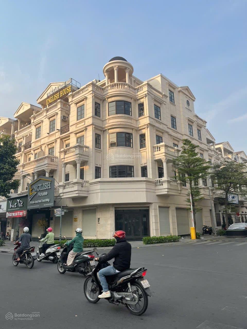 Shophouse CityLand Park Hills 140m² giá 120 triệu - Vị trí đắc địa!