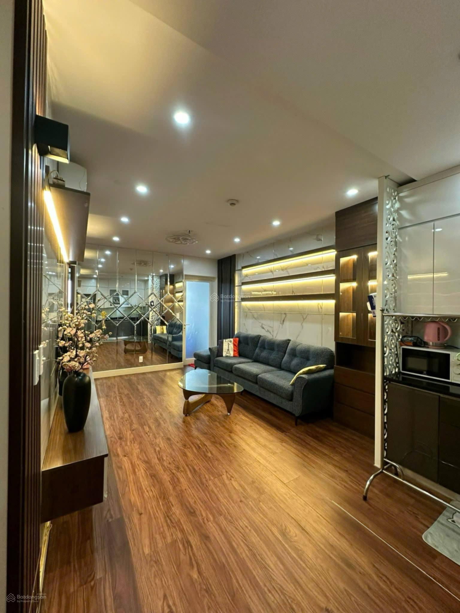 Căn hộ SHP Plaza 61m² 2PN giá 9 triệu - Hướng tốt, sẵn sàng vào ở!