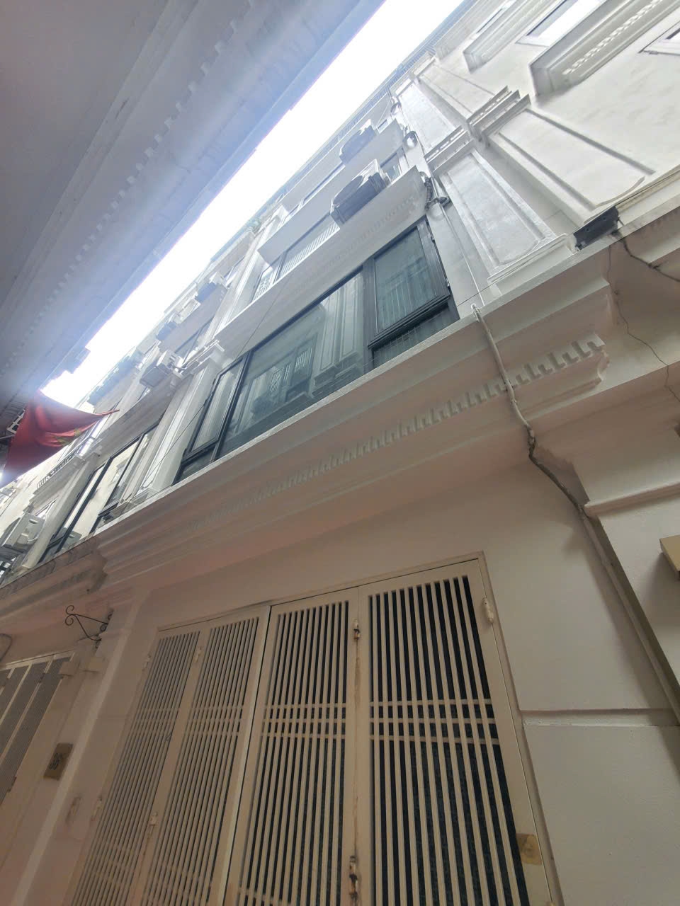 Nhà 35m² Bồ Đề, Long Biên - 5 Tầng, Ô Tô Đỗ Cổng, Gần Hồ