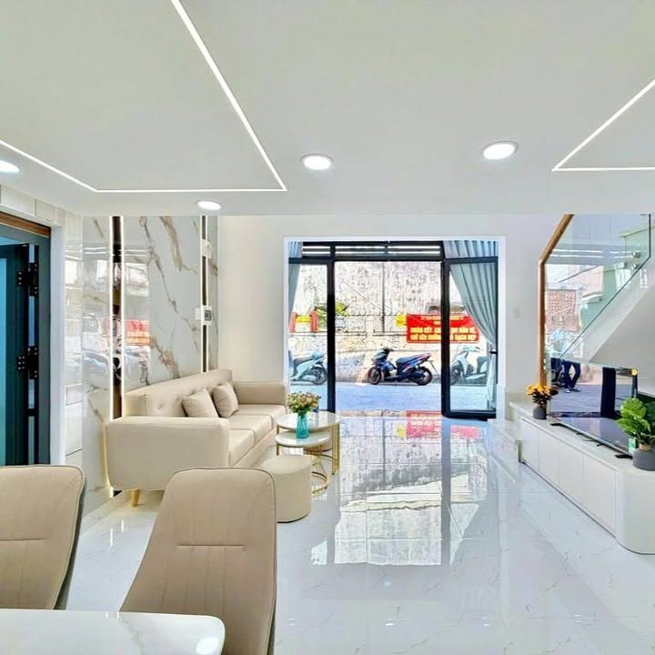 Nhà Góc Hẻm Xe Hơi Phan Văn Trị, Bình Thạnh - 35m², 3 Tầng, Sổ Hồng Riêng