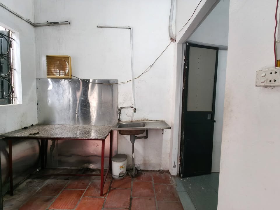 Cho thuê nhà Phố Viên, Long Biên - 2PN, 4 Triệu/Tháng