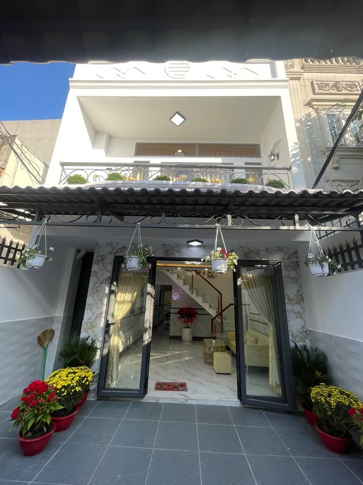 Biệt thự phố Quận 12, 100m², 5.95 tỷ - Hẻm xe hơi, đối diện CV Phần mềm Quang Trung