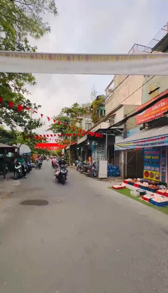 Nhà Phố Hiệp Bình Chánh, Thủ Đức 18m² - Mặt tiền kinh doanh, giá chỉ 3.05 tỷ