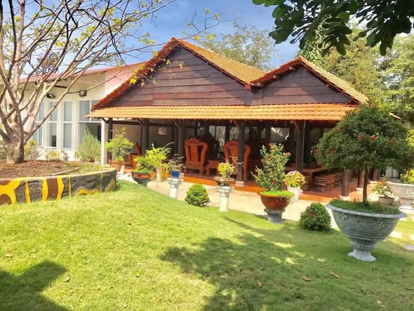 Đất Vàng Bến Cát - 1400m² Mặt Tiền Kinh Doanh Đa Ngành, 11 Tỷ