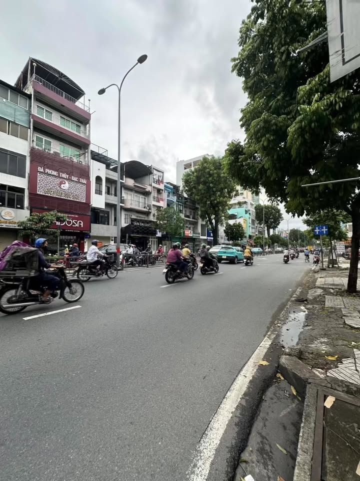 Nhà Mặt Tiền Đường 3/2 Quận 10 24m² - Mặt tiền kinh doanh đắc địa!