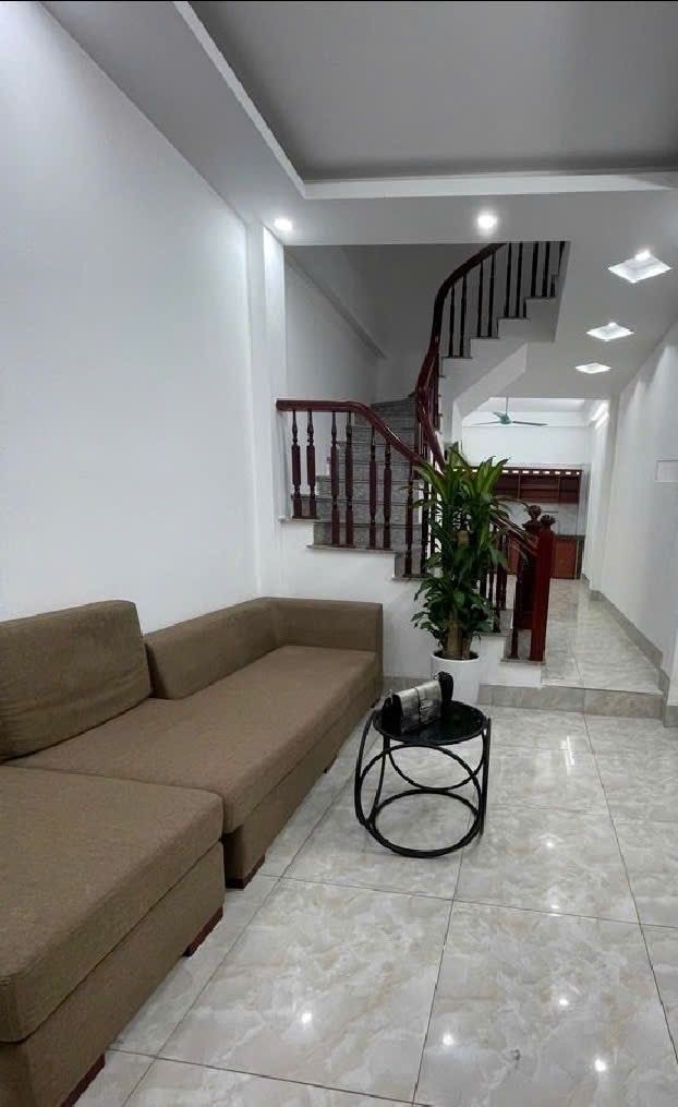 Bán nhà Thạch Bàn Long Biên 36m² 6 tỷ - Vị trí đẹp ngõ nông sát phố