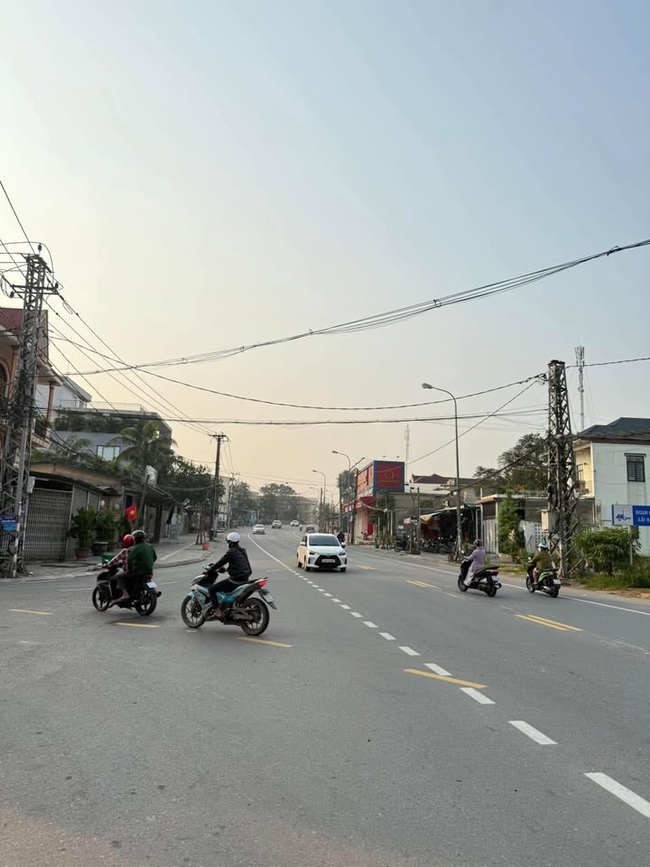 Nhà Phố Đặng Dung Đông Hà 180m² - Mặt Tiền Kinh Doanh, Sinh Lời Ngay!