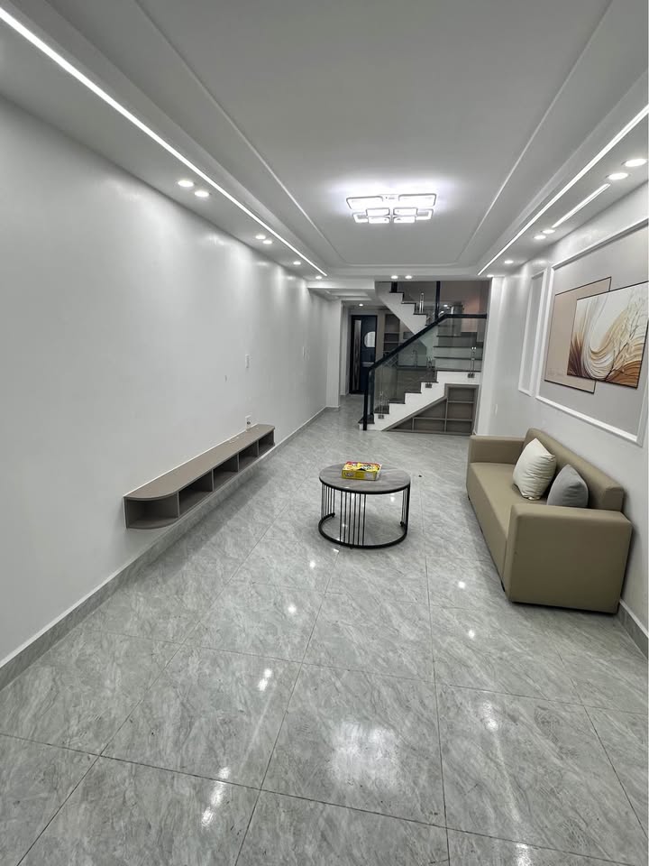 Nhà riêng Hoàng Quý 40m² giá 2.95 tỷ - Sẵn sàng ở ngay!