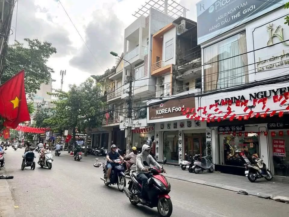 Nhà Mặt tiền Hàng Sắt 260m² - Vị trí đắc địa, kinh doanh đỉnh cao!