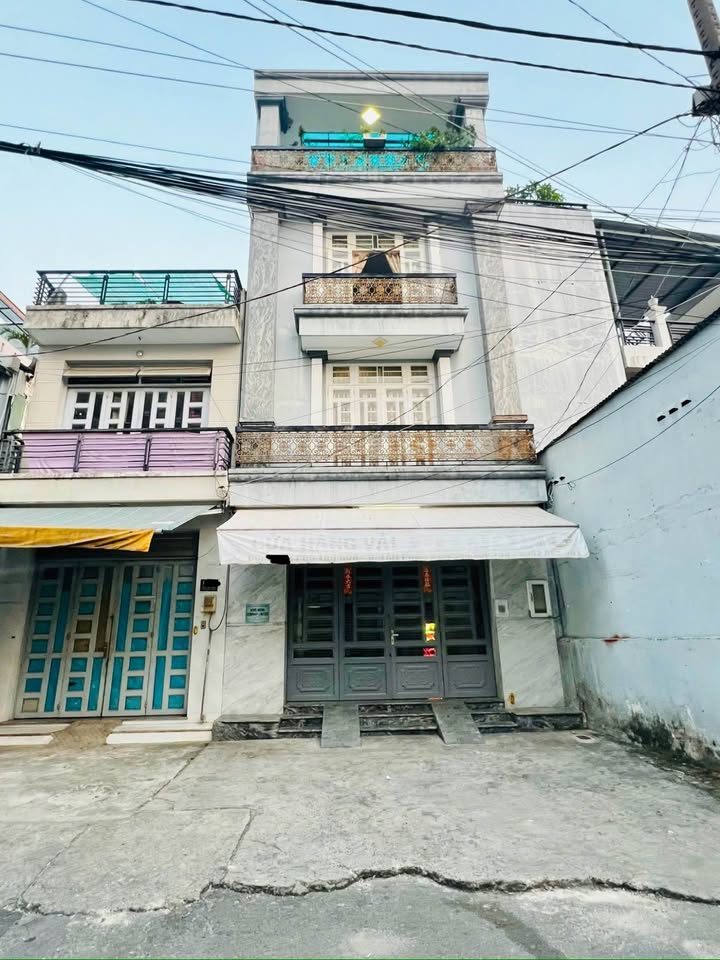 Nhà riêng Quận Tân Phú 108m² - Sổ hồng chính chủ, hoàn công đủ!