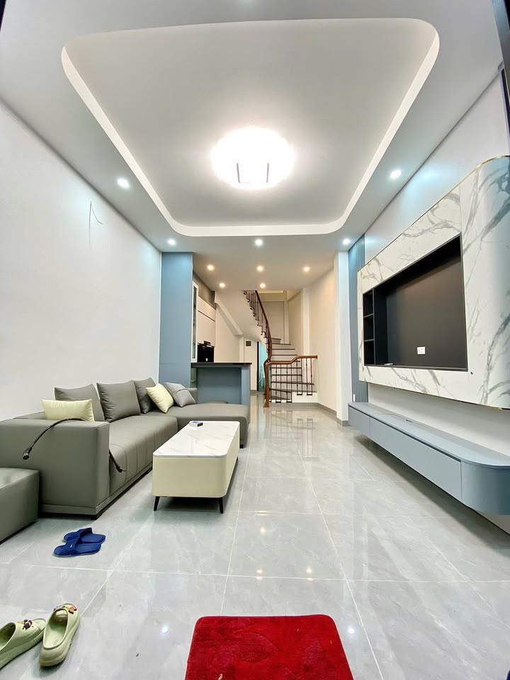 Nhà 5 Tầng Xã Đàn, Đống Đa 32m² - Ngõ Thông, Full Nội Thất, Giá 8.95 Tỷ