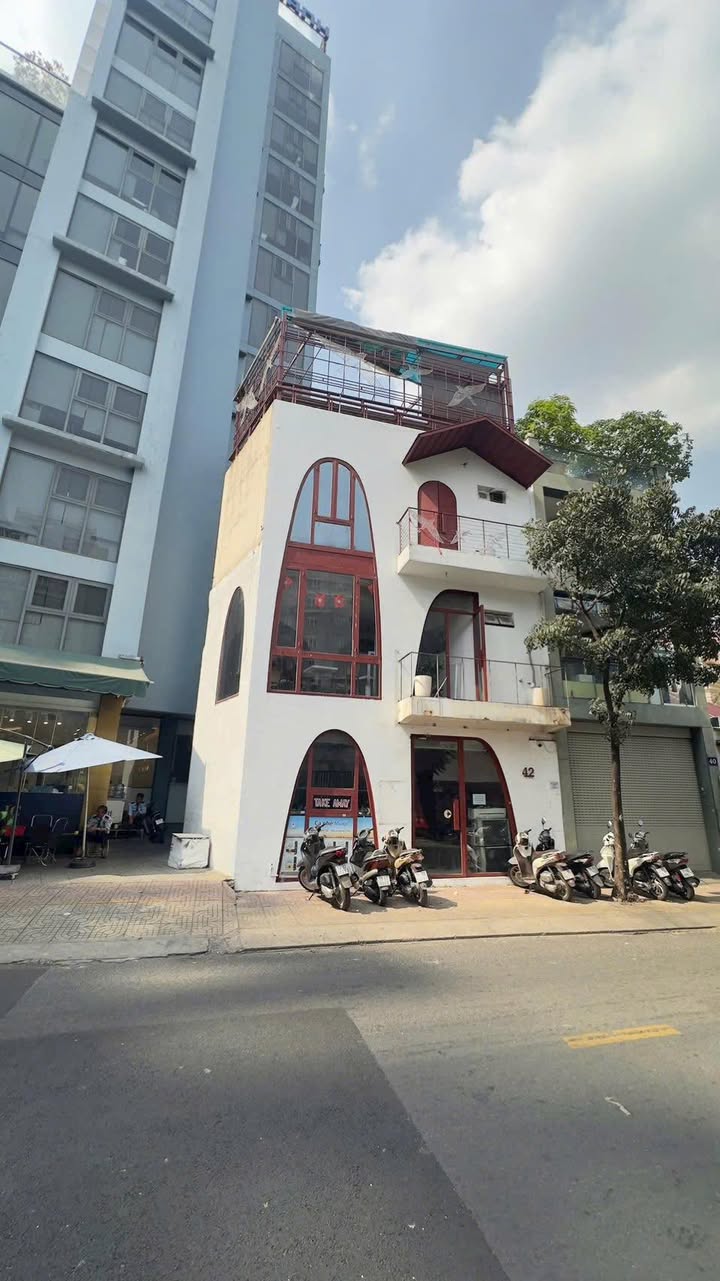 Nhà Phố Ngô Thời Nhiệm Quận 3 giá 25 Tỷ - Mặt tiền kinh doanh!