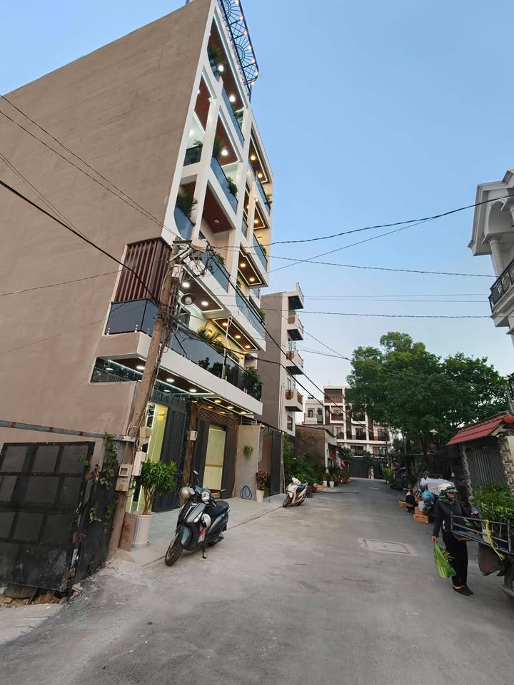 Nhà Phố Trần Thị Năm, Quận 12 - 80m², 5 Tầng, Thang Máy, Hướng Nam