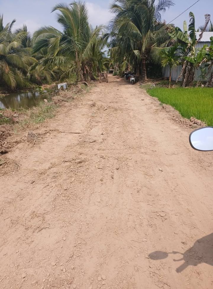 Đất Ruộng Mặt Tiền Kênh 756.5m² - Gần Đại Học Trà Vinh, Giá Tốt