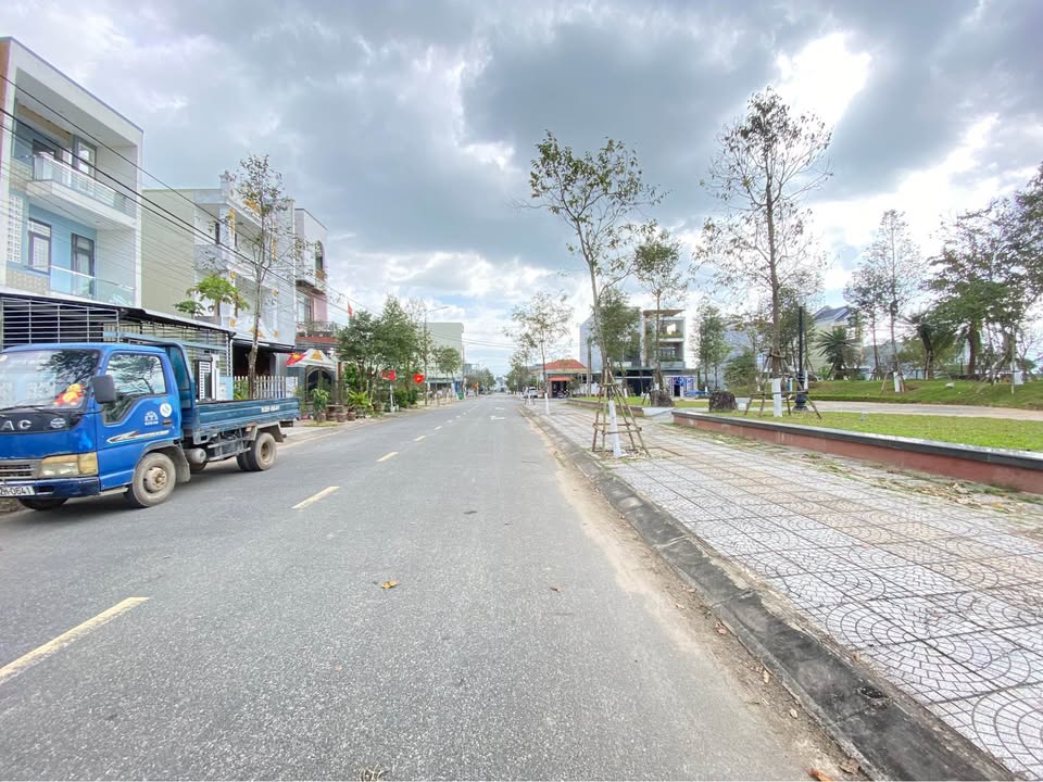 Đất KDC Thạch Bích 100m² - View Công Viên, Giá 1.95 Tỷ