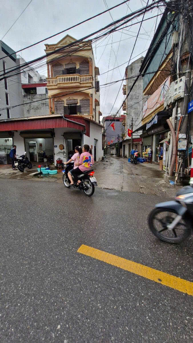 Nhà Mặt Phố Phú Diễn 35m² - Lô Góc Kinh Doanh Sầm Uất - 12.6 Tỷ